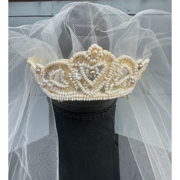 Vintage Pearl Beaded Crown Wedding Vail main image 9
